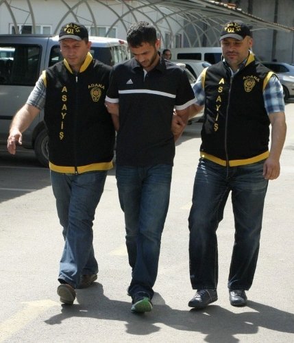 Çaldıkları cep telefonlarını satamadan yakalandılar