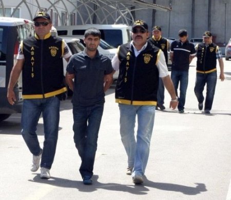 Çaldıkları cep telefonlarını satamadan yakalandılar