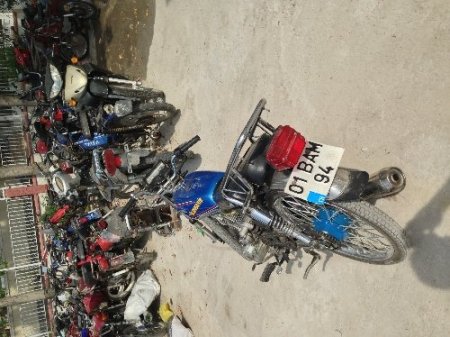 Çaldıkları motosikletlerin şasisini değiştirmek için Almanya'da alet getirmişler