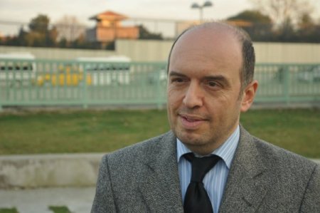 Çaldırdığı bilgisayarı internette buldu, hırsızı güven timine yakalattı