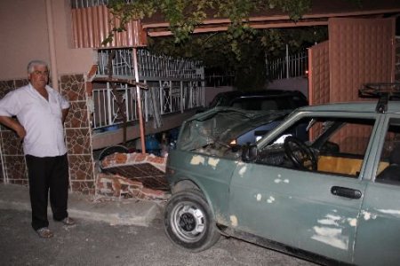 Çalıntı Araçla Kaza Yapan Dört Genç Yakalandı