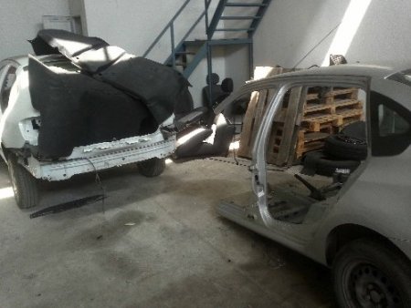 Çalıntı otomobilleri parçalarken suçüstü yakalandı