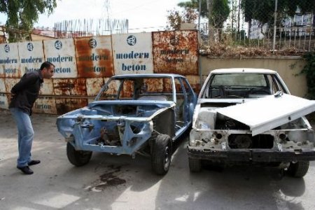 Çalıntı Otomobilleri Parçalarken Yakalandı