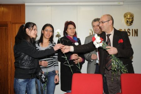 Çalışan Gazeteciler Günü Denizli'de Karanfillerle Kutlandı