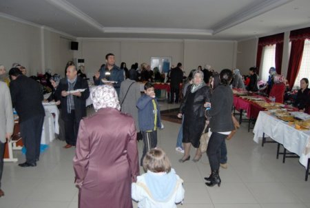 Çalışan Kadınlar Ve Yetimler İçin Kermes Düzenlediler