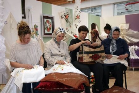 Çalışırken Unuttukları İğne İplikle Hayata Yeniden Tutundular