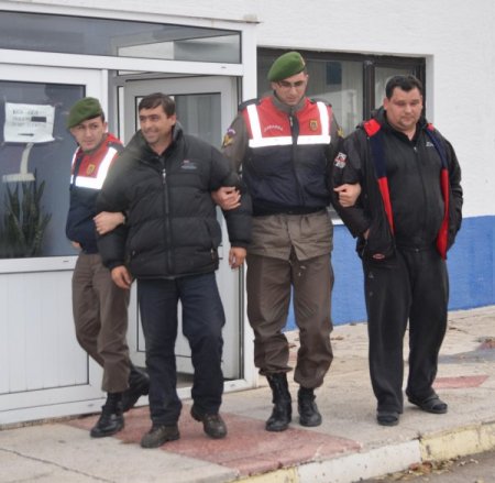 Çam fidanlarını çalan Bulgar zanlılar, gişelerde yakalandı