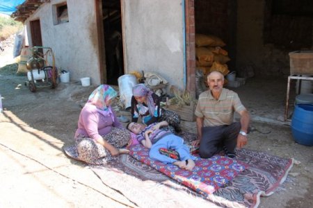 Cam Kemik Hastası Oğlu İçin Tekerlekli Sandalye İstiyor