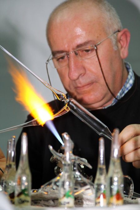Cam üfleme sanatı uygulamalı olarak anlatıldı