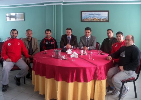 Çamardı Kaymakamı Dönmez, güreş kampını ziyaret etti