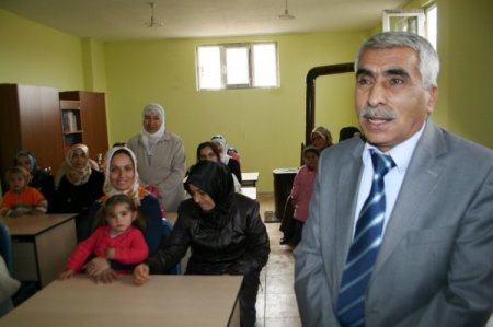 Çamaşır Yıkamaya Giden Bayanlar Okuma Yazma Öğrendi