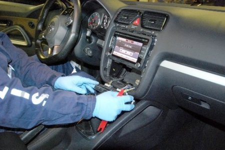 Cami avlusunda bile uyuşturucu satan şebekeye operasyon: 75 gözaltı