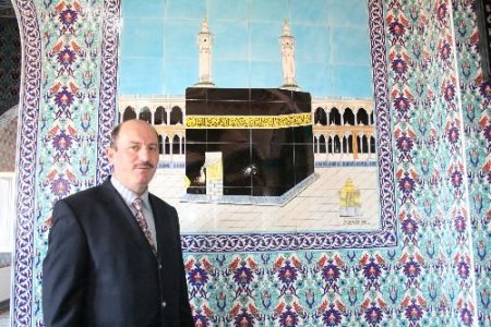 Cami İçindeki Çiniden Kâbe Ve Mescid-i Nebevî Görüntüsü Cemaatin Takdirini Kazandı
