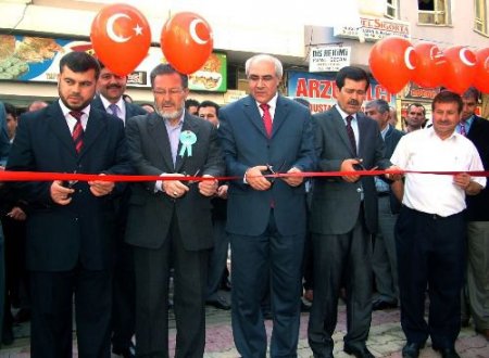 Cami İmamı Hat Sergisi Açtı