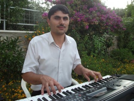 Cami İmamları Kurdukları Orkestra İle Ney, Org, Bağlama Ve Ud Çalıyor