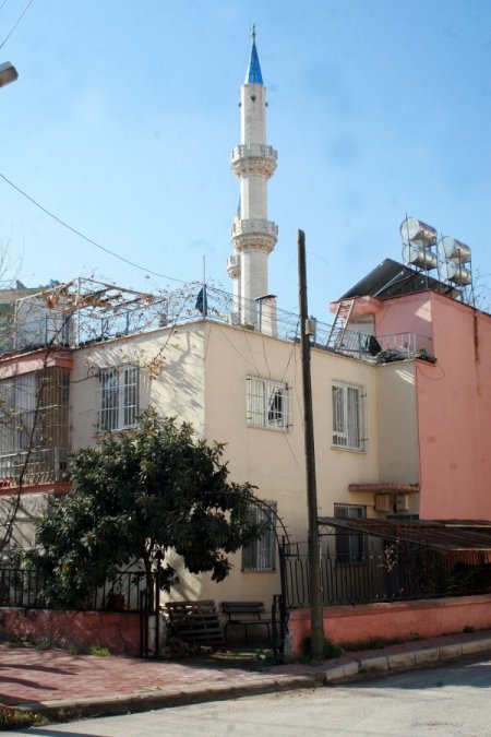 Cami Kapısını Çalan Hırsız Suçüstü Yakalandı