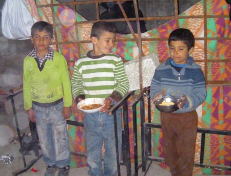 Cami ve düğün salonu Suriyelilerin yaşam alanları oldu