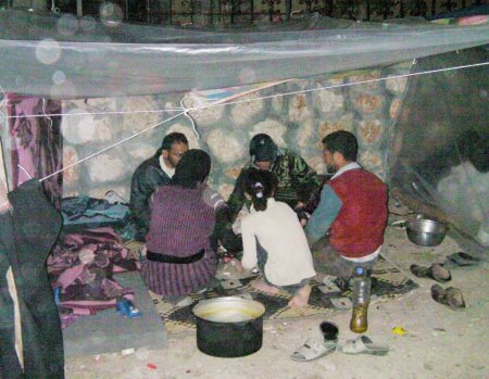 Cami ve düğün salonu Suriyelilerin yaşam alanları oldu