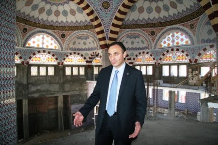 Cami yaptıran CHP'li belediye başkanı, soruşturmalardan kurtulamıyor