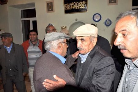 Camide Barış Sözü Kur'an Üzerine El Basarak Barış Sözü Verdiler