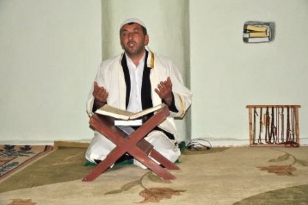 Camide Barış Sözü Kur'an Üzerine El Basarak Barış Sözü Verdiler