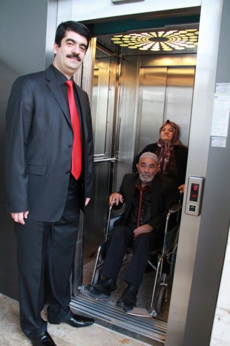 Camideki engelli asansörü Dünya Engelliler Günü'nde hizmete girdi