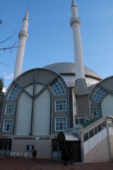 Camideki engelli asansörü Dünya Engelliler Günü'nde hizmete girdi