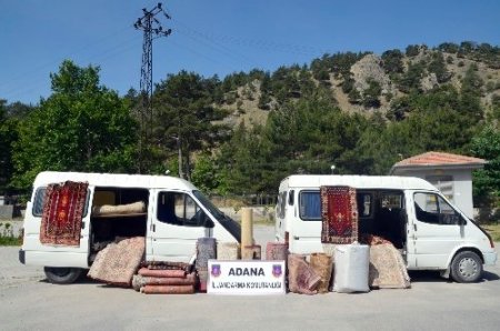 Camiden kilim çaldığı iddia edilen 3 kişi gözaltına alındı