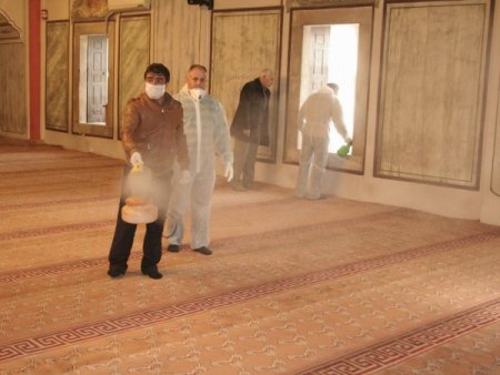 Camiler gribe karşı dezenfekte ediliyor