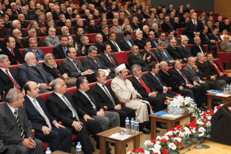 'Camiler sokakta yaşayanlarla otel parası olmayanların sığınacağı yer olmalı'