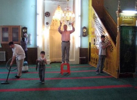 Camilerde Ramazan Temizliği Başladı