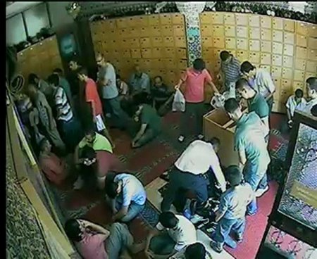 Camilerden yapılan yankesicilik güvenlik kameralarında (Özel)