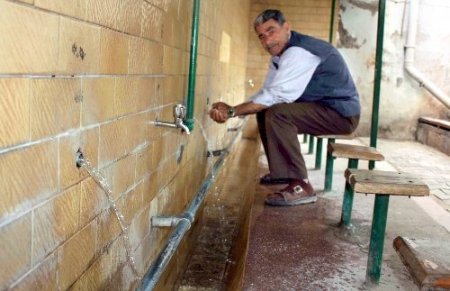 Caminin musluklarını çaldılar