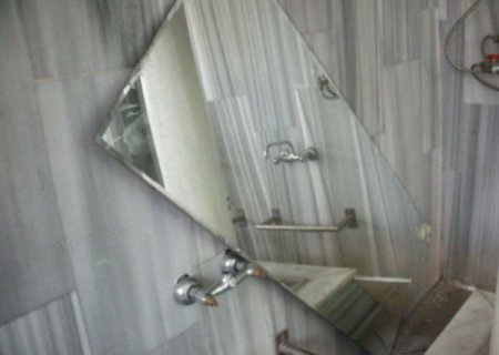 Caminin Musluklarını Kırıp Kaçtı