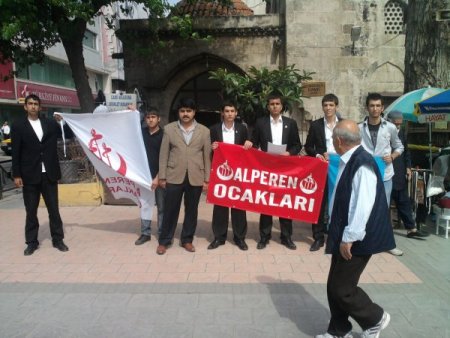 Camiye ‘ucube’ Diye Hakaret Eden Ressam Kınandı