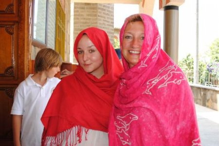 Camiyi Gezen Turistler İslamiyet Hakkında 3 Dilde Bilgilendiriliyor