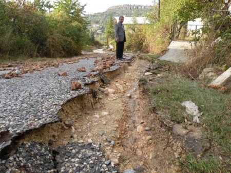 Çamlıyayla'da afetin izlerini silmek için çalışma başlatıldı