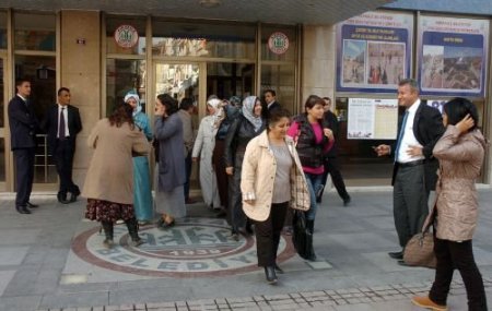 Çamurdan Bıkan Ev Hanımları, Belediyeye Yürüdü