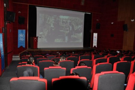 'Çanakkale 1915' filmini izleyen Şırnaklı gençler, 'Fetih 1453'ü de istedi