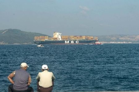 Çanakkale Boğazı Tanker Ve Konteyner Geçişleri Sebebiyle 7 Saat Kapatıldı