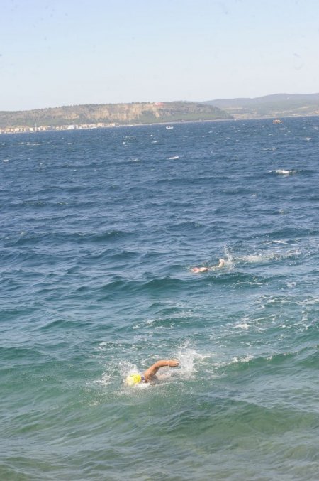Çanakkale Boğazı’nda üç yüzücü kayboldu