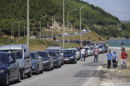 Çanakkale Feribot İskelelerinde Kilometrelerce Araç Kuyruğu Oluştu