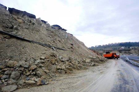Çanakkale-İzmir karayolu heyelan tehlikesi altında