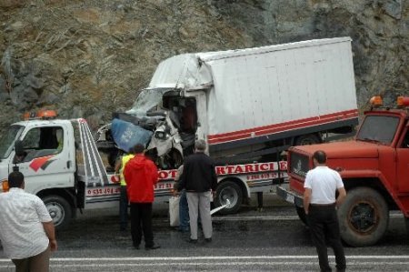 Çanakkale-izmir Yolunda Kaza: 2 Ölü, 10 Yaralı
