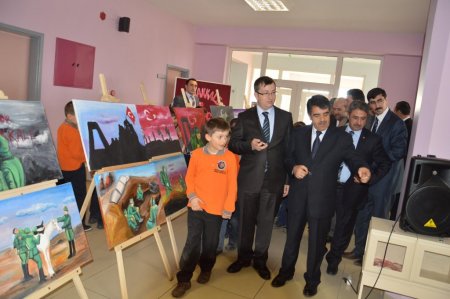 “Çanakkale Şehitler Abidesi ve Çanakkale Bir Destandır” resim sergisi açıldı