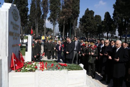Çanakkale şehitleri, Edirnekapı Şehitliği'nde anıldı