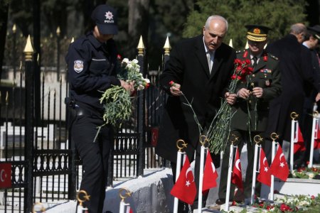 Çanakkale şehitleri, Edirnekapı Şehitliği'nde anıldı