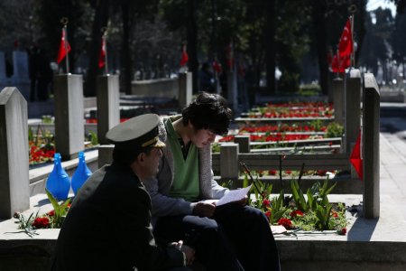 Çanakkale şehitleri, Edirnekapı Şehitliği'nde anıldı
