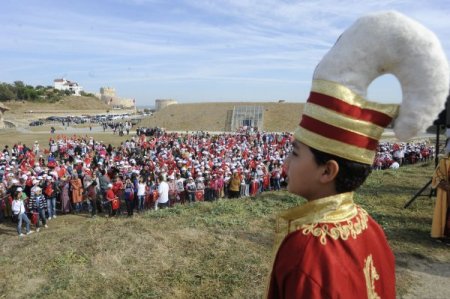 'Çanakkale Şehitlerine' şiirini ezberleyene çeyrek altın