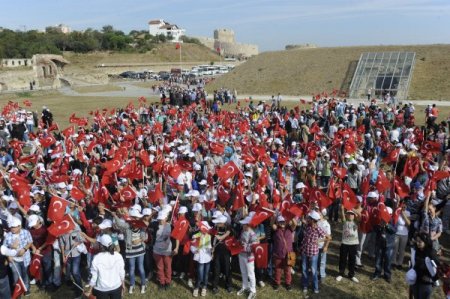 'Çanakkale Şehitlerine' şiirini ezberleyene çeyrek altın